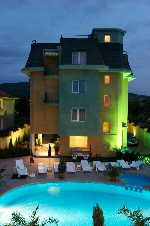 Family Hotel Gery คราเนโว ภายนอก รูปภาพ